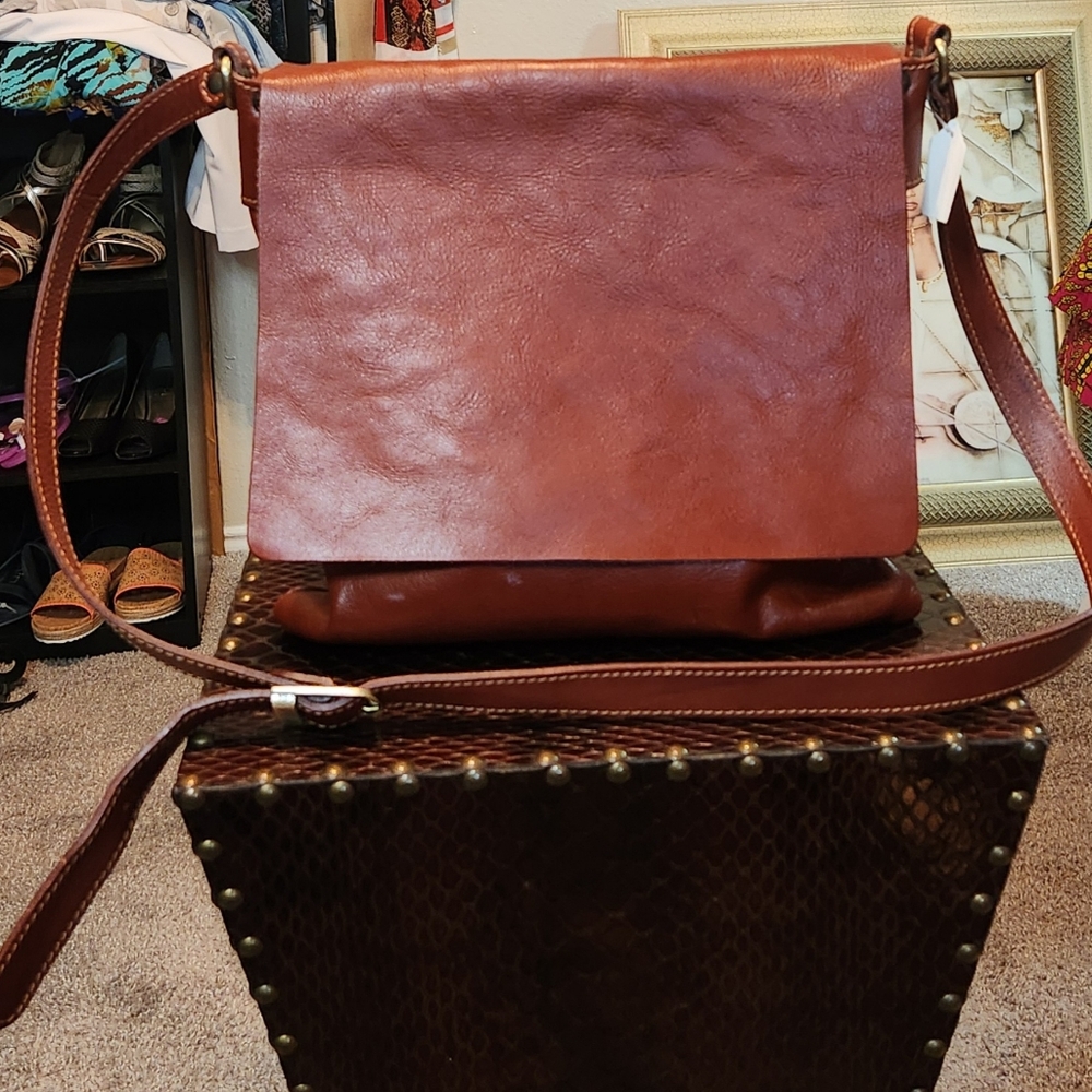 Unisex Vintage Cognac Artists Crossbody